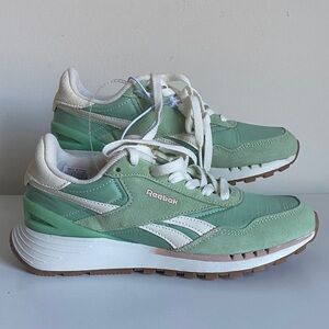 Reebok Sneakers Size 7 NWOT Mint Green Athleisure Comfort Spring Street Cool 😎